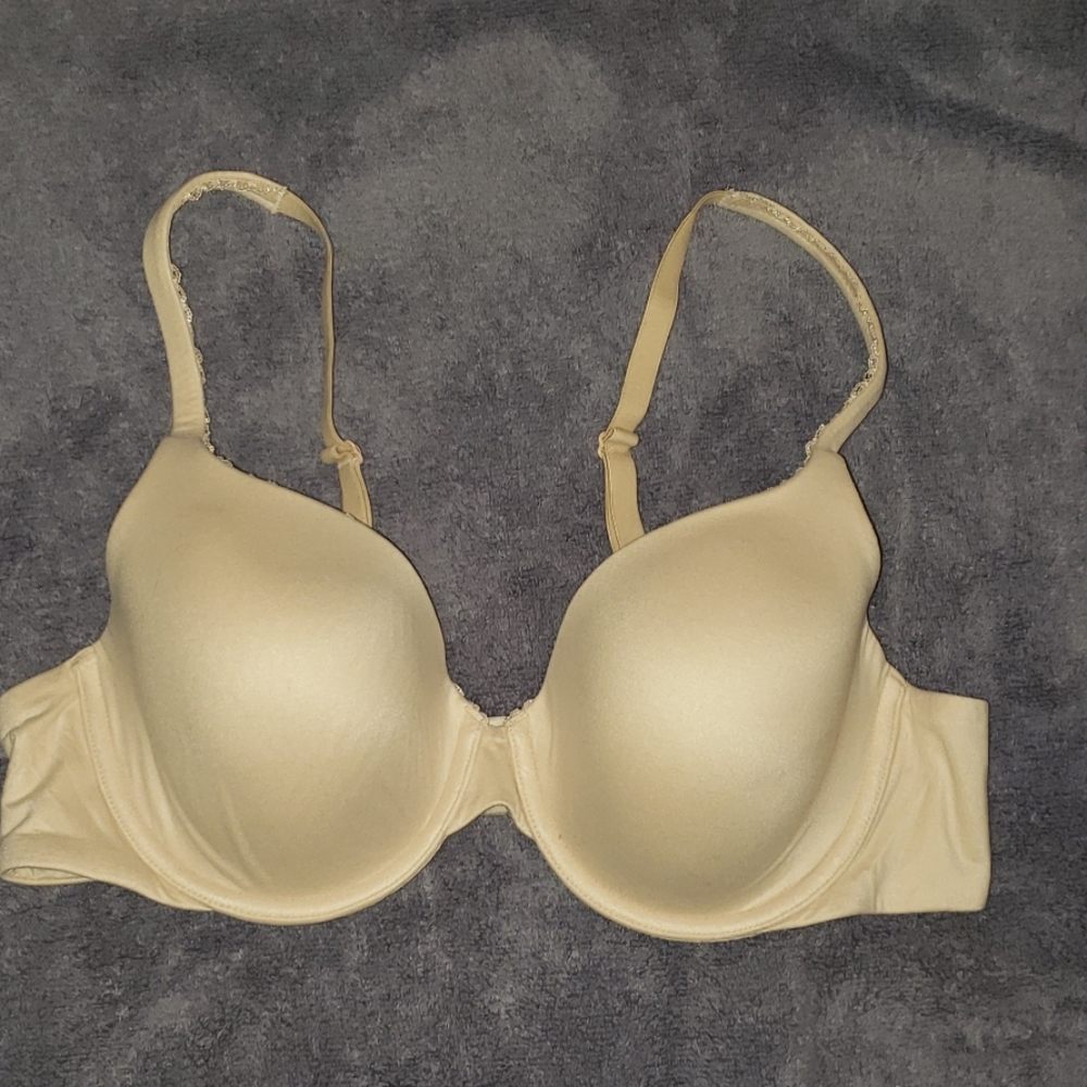 Victoria's Secret Body by Victoria 38B